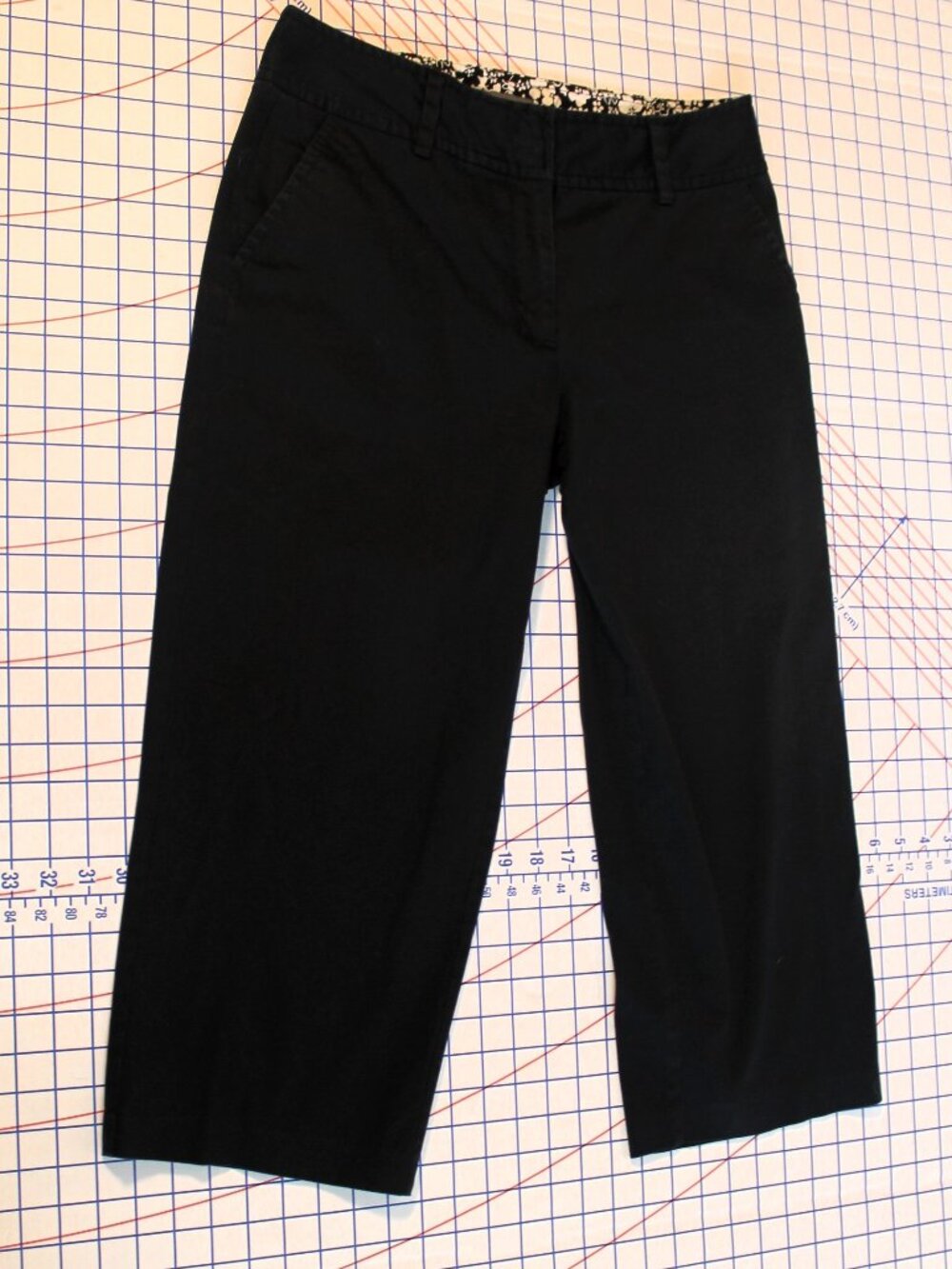 Liz Claiborne Navy Audra Capris Size 12
